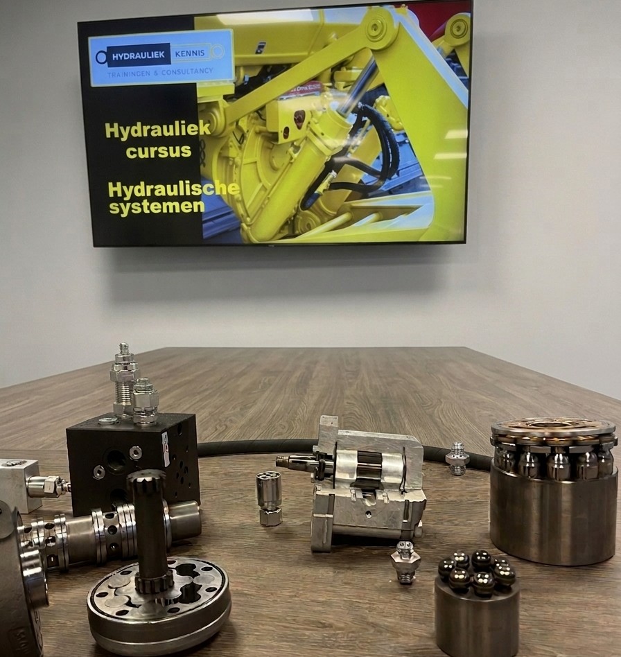 Praktijkgerichte hydrauliekcursus bij Total Hydraulics: leren op hoog niveau